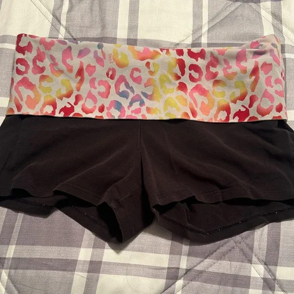 PINK Victoria's Secret Shorts (3) - Picture 6 of 9